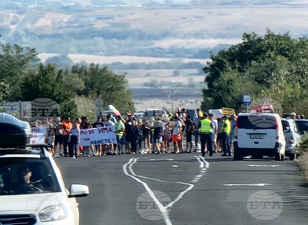 Road Near Burgas Closed by Protesting Locals over Poor Road Condition
