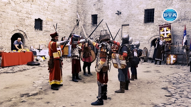 Крепостта „Баба Вида“ се превърна в арена на сблъсък между българи и сърби по време на средновековния фестивал „Бъдинъ“