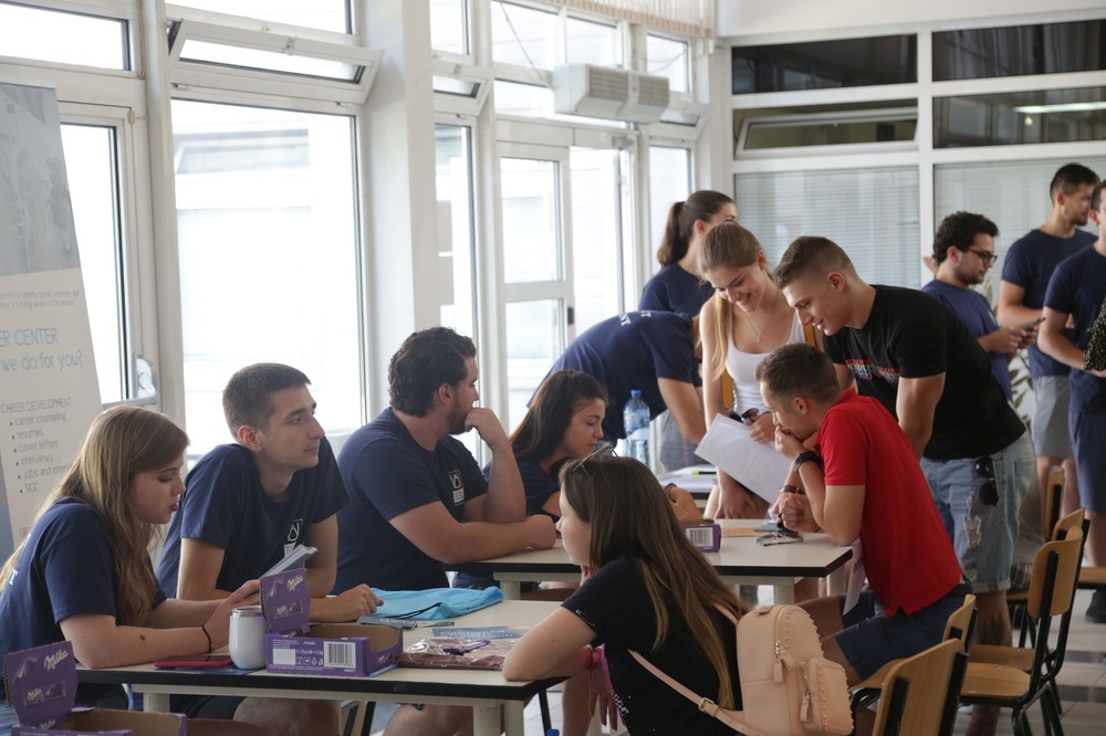 АУБ: Своят най-голям випуск в 32-годишната си история посреща Американският университет в България