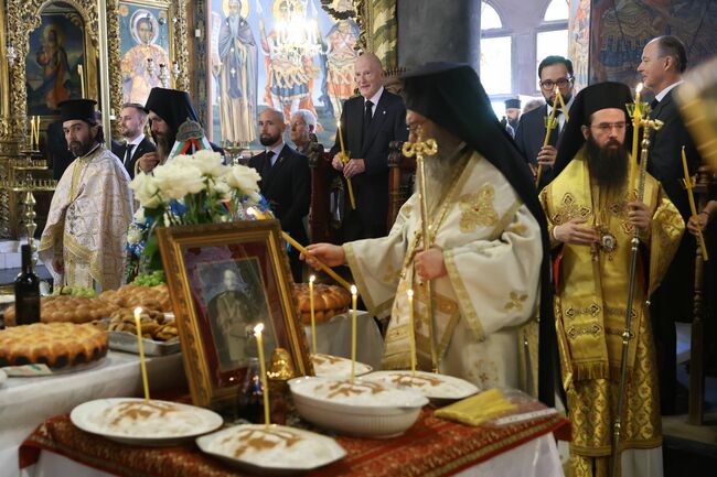 Миряни препълниха храма на Рилската Света обител на панихидата в памет на цар Борис III