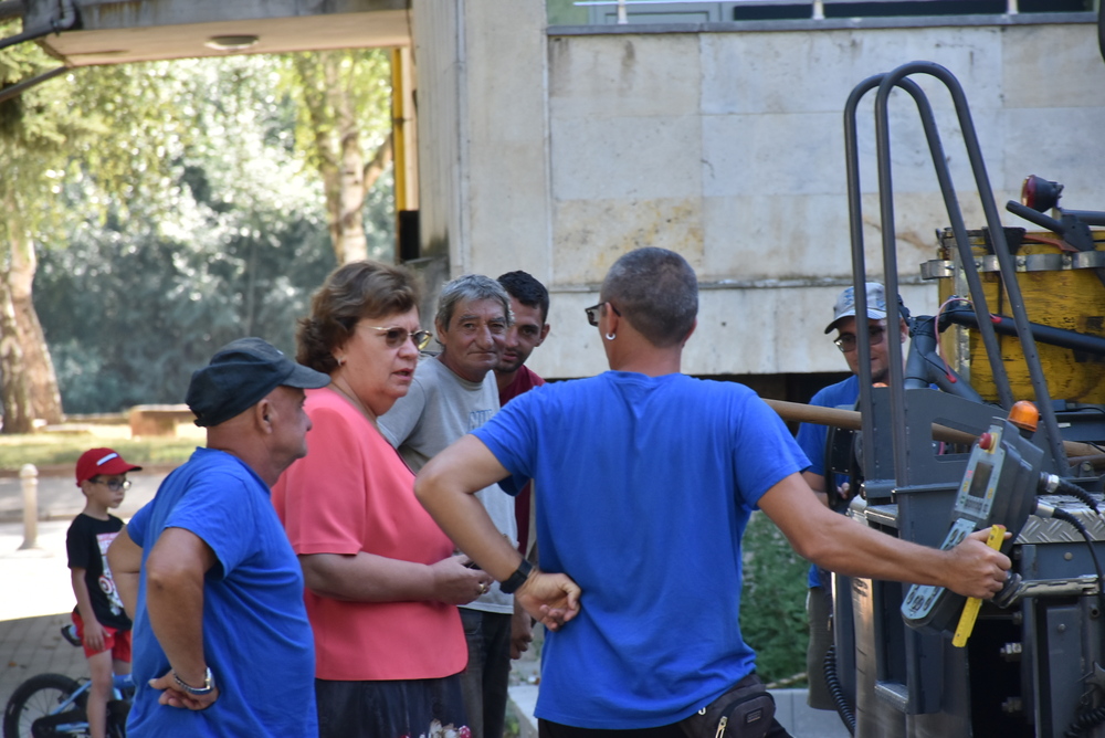 Община Ловеч: Започна асфалтиране на паркинга в централната градска част на Ловеч