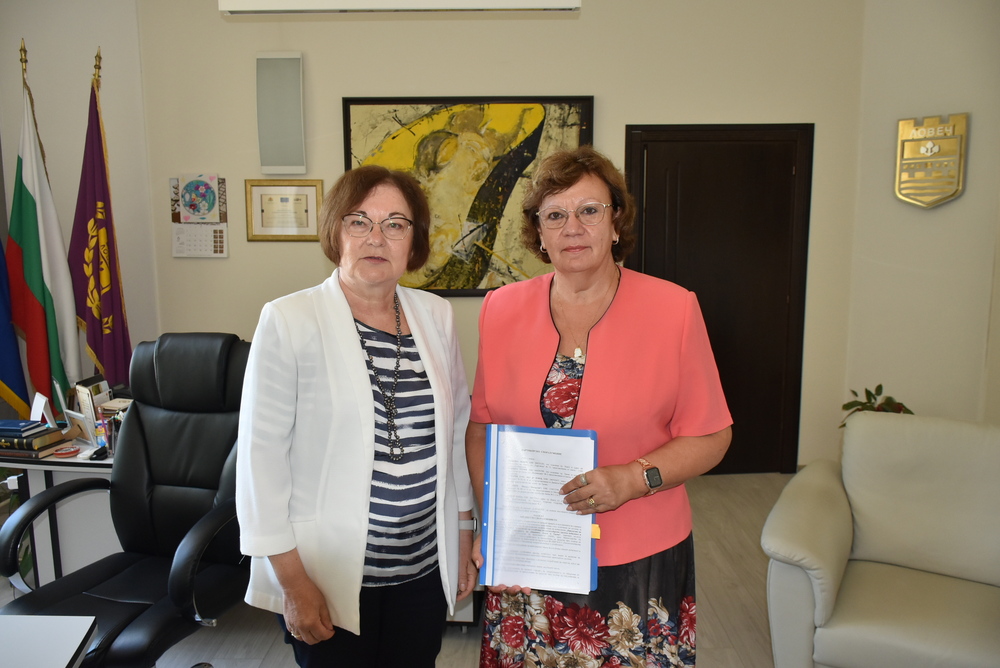 Община Ловеч: Кметовете на Ловеч и Троян подписаха споразумение за устойчива екологосъобразна градска мобилност