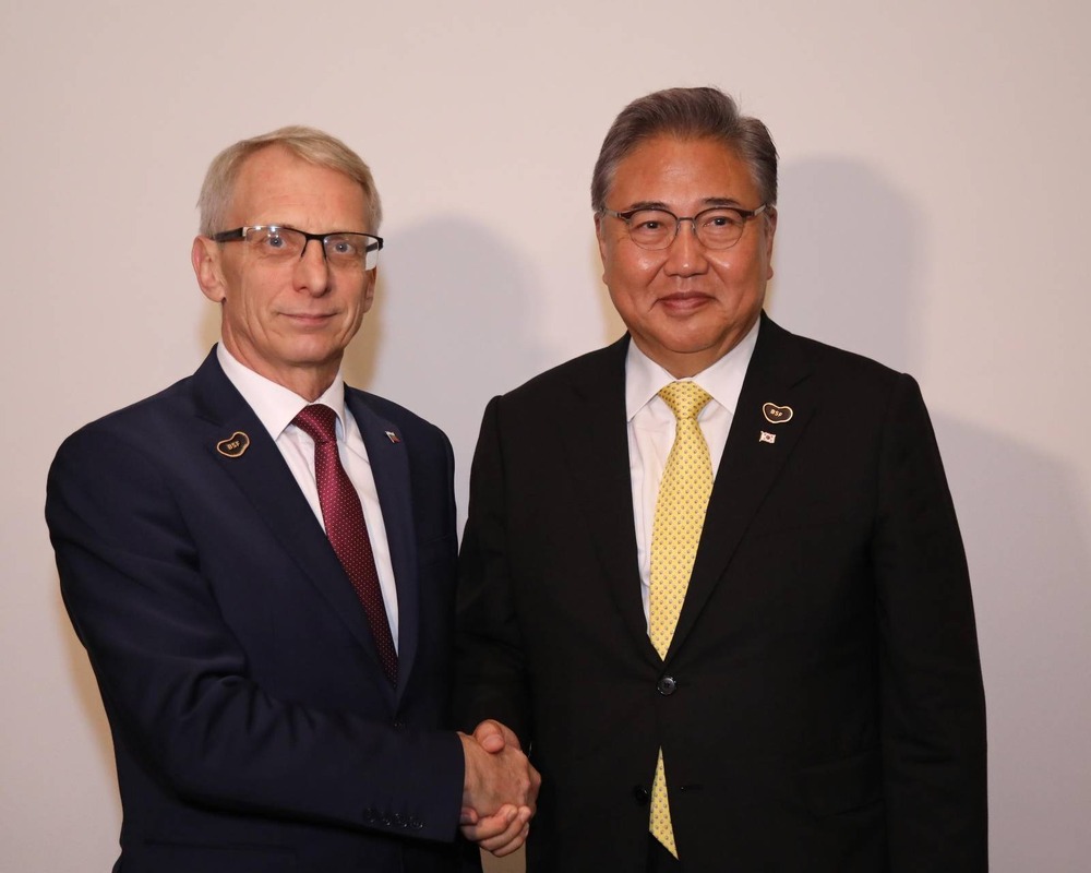 Премиерът акад. Денков кани корейския бизнес да инвестира във въглищните региони