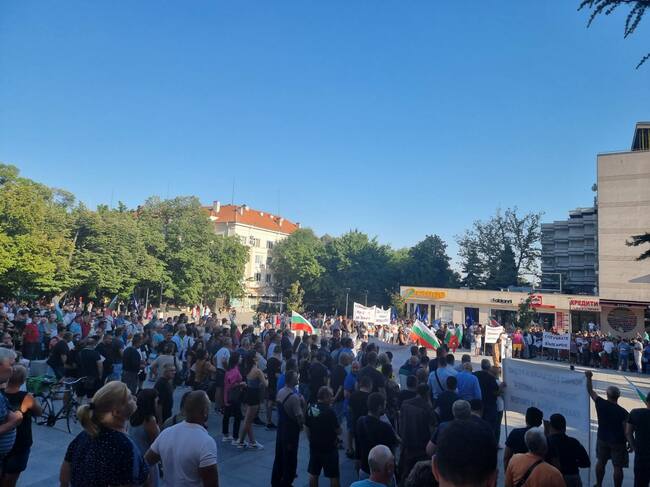 Стотици се включиха във втория за днешния ден протест в подкрепа на комплекса "Мини Марица-изток" в Стара Загора