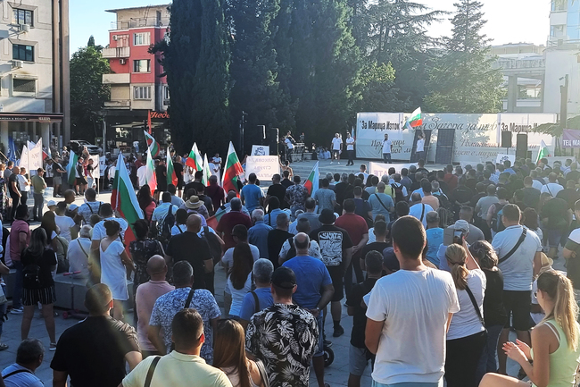 Протестиращите в защита на комплекса "Мини Марица-изток" блокираха за кратко възлово кръстовище в Стара Загора