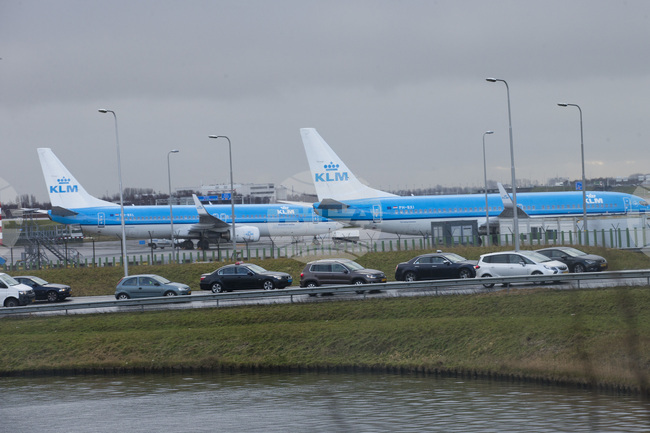Амстердамското летище Схипхол отмени 450 полета заради тежки метеорологични условия