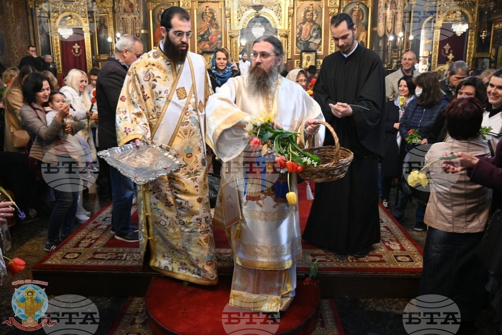 Вечерня със Света Василиева литургия бе отслужена в столичния катедрален храм "Св. Неделя"