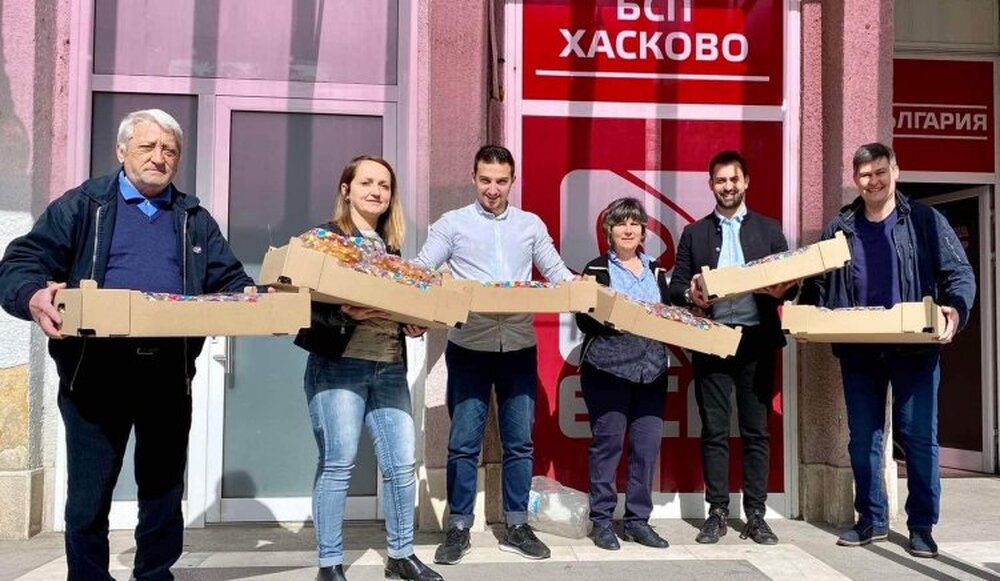 150 семейства получиха пакети за Великден от БСП-Хасково