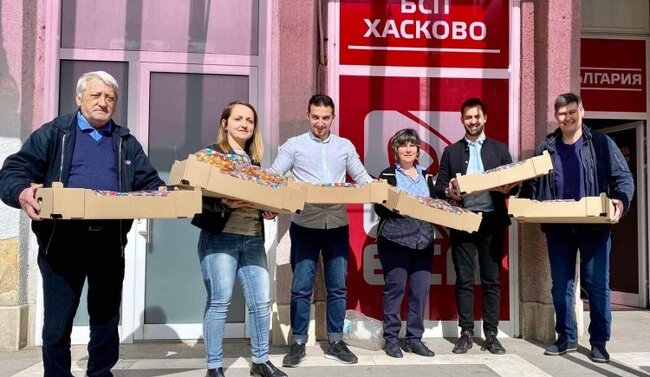 150 семейства получиха пакети за Великден от БСП-Хасково