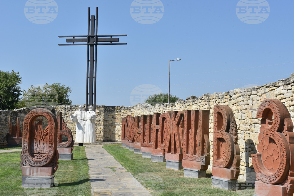 Плиска - Николай Денков - паметник - откриване