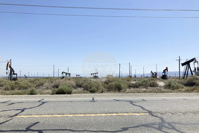 Петролът поевтинява след решението на ОПЕК+ за увеличение на добива