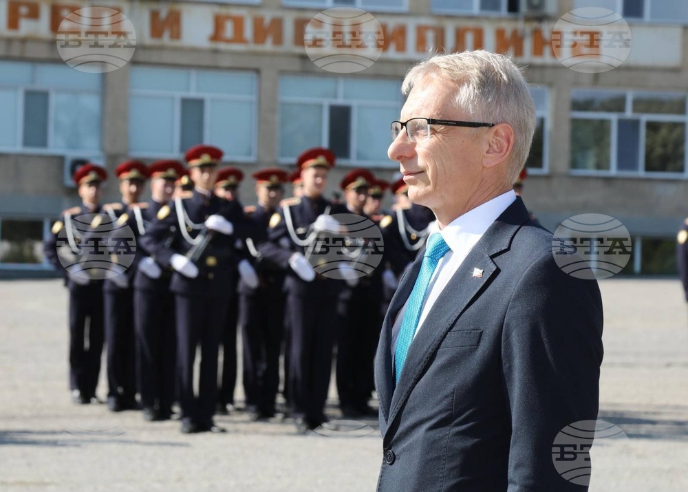 МС: Обмисля се смесено финансиране за висшето военно образование