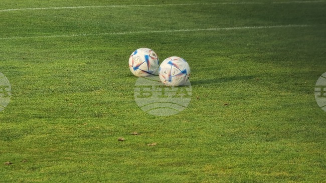 Лидерът в класирането Дунав Русе завърши наравно с Етър в среща от Втора лига