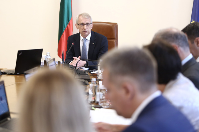 Премиерът акад. Денков: Няма да позволим повишение на цената на тока