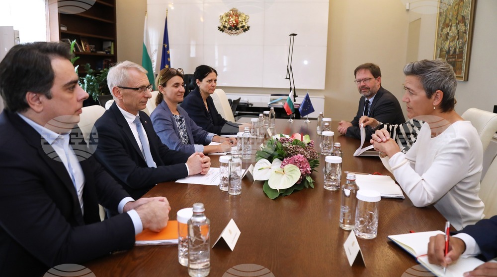 PM Denkov, EU Commissioner for Competition Discuss Bulgaria's Priorities for European Investment Bank's Future Development