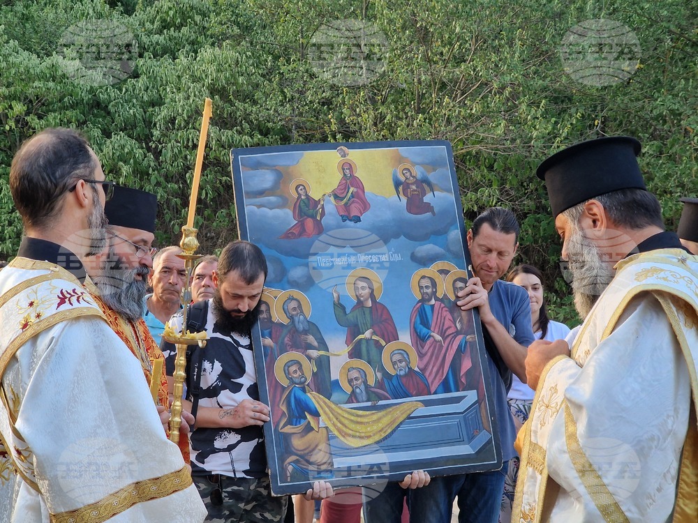 Жители и гости на Мелник се събраха на литийно шествие по повод празника на града