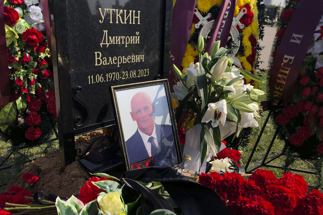 Дмитрий Уткин, дясната ръка на Пригожин във "Вагнер", бе погребан на дискретна церемония край Москва