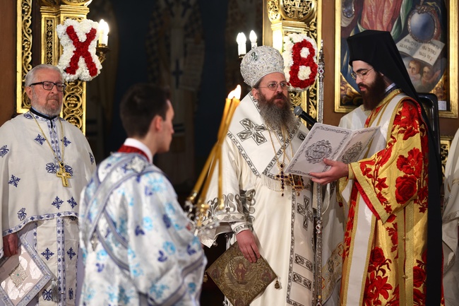 Белоградчишкият епископ Поликарп отслужи Второ Възкресение Христово, на което текстове от Евангелието бяха прочетени на различни езици