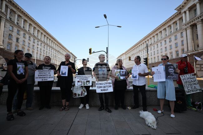 Протест - родители на загинали в ПТП деца