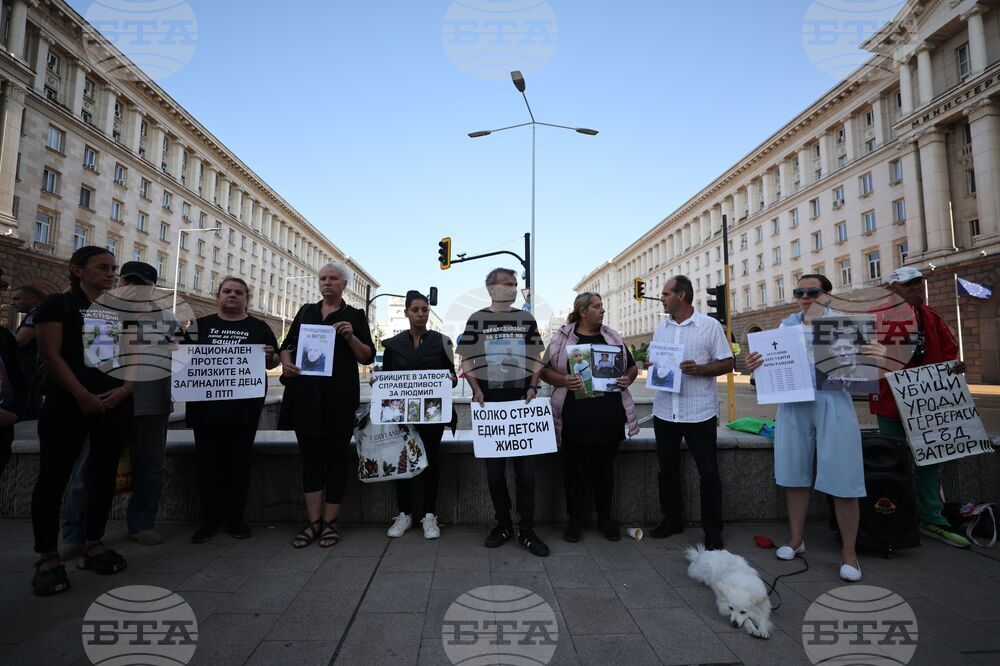 Протест - родители на загинали в ПТП деца