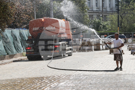 Ремонт - жълти павета