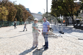 Ремонт - жълти павета