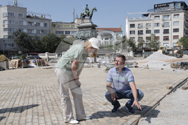 Ремонт - жълти павета