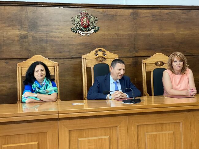 ПРБ: И.ф. главен прокурор Борислав Сарафов представи пред прокурорите от ВАП новия заместник главен прокурор Елена Каракашева