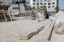 Ремонт - жълти павета