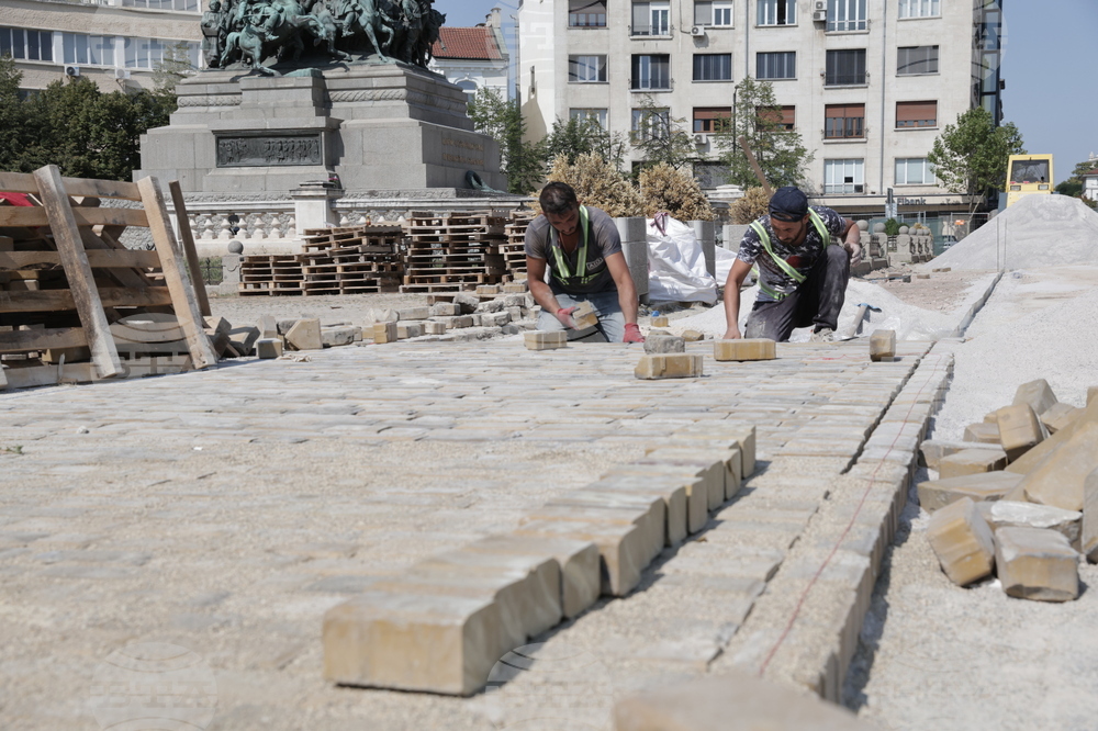 Ремонт - жълти павета