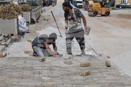 Ремонт - жълти павета