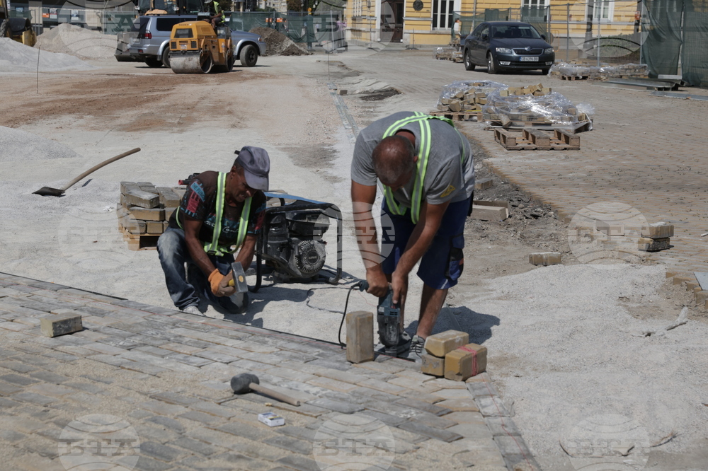 Ремонт - жълти павета