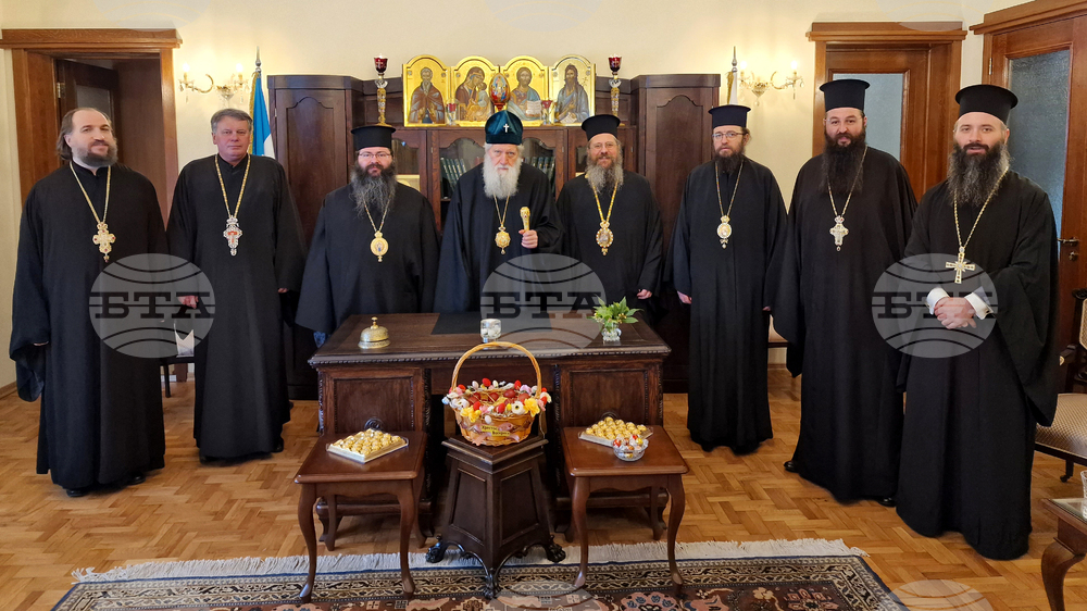 Духовници се срещнаха с патриарх Неофит и го поздравиха за Възкресение Христово - Пасха