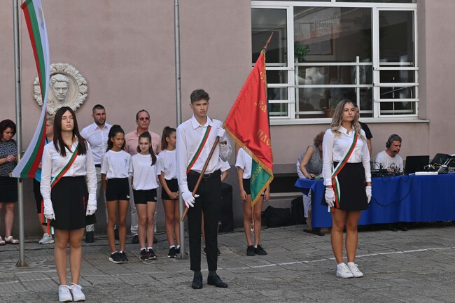 ММС: Зам.-министър Даниела Дашева присъства на откриването на учебната година в СУ „Васил Левски“ – Пловдив