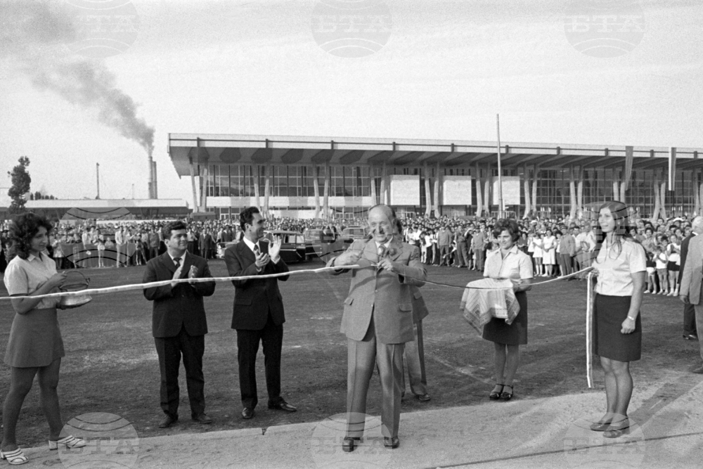 На 6 септември 1974 г. тържествено е открита новата жп гара в София