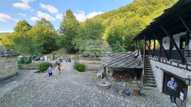 Музеят на открито „Етър“ обявява национален фотоконкурс „Етнообектив: Гергьовден“