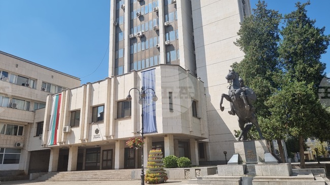 Областният управител Дора Стоянова върна за ново обсъждане решението на Общинския съвет в Ловеч за цените за таксиметров превоз