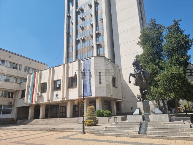 Областният управител Дора Стоянова върна за ново обсъждане решението на Общинския съвет в Ловеч за цените за таксиметров превоз