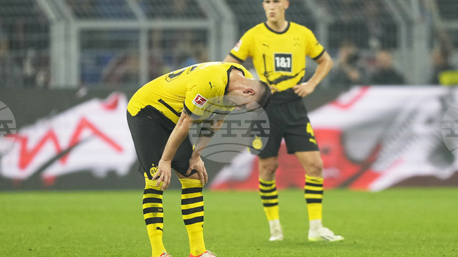 Двама защитници на Борусия Дортмунд пропускат първата среща с Аталанта от плейофите в Шампионската лига