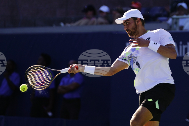 Бенжамен Бонзи преодоля Камерън Нори и ликува с трофея на турнира по тенис в Метц