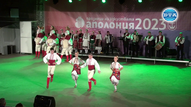 С фолклорния ритъм на спектакъла „Диря” приключи петият фестивален ден на „Аполония”