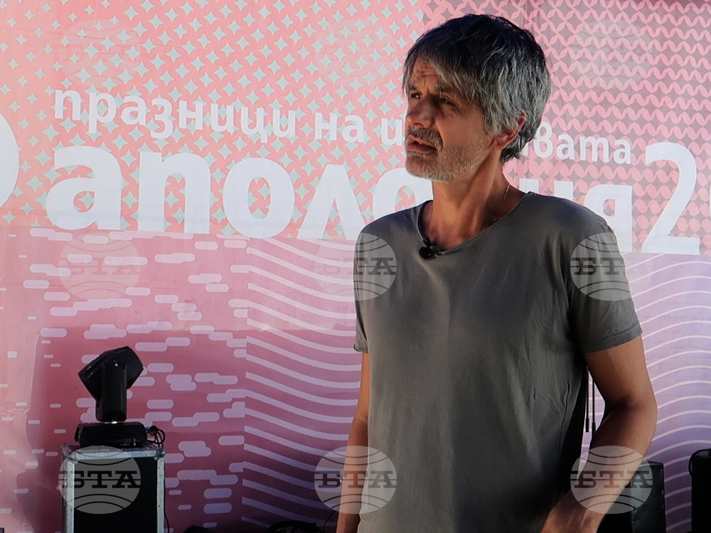 Можем да се правим, че не чуваме гласа на съвестта, но няма как да го заглушим, казва режисьорът Стоян Радев