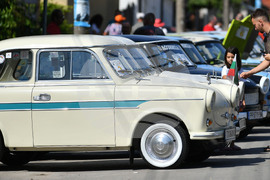 Лозница - дефиле на Трабанти