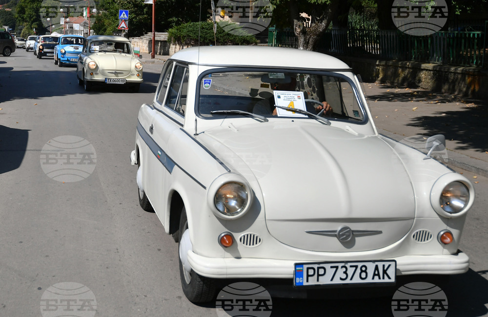 Лозница - дефиле на Трабанти