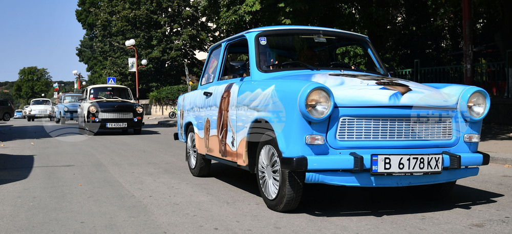 Лозница - дефиле на Трабанти