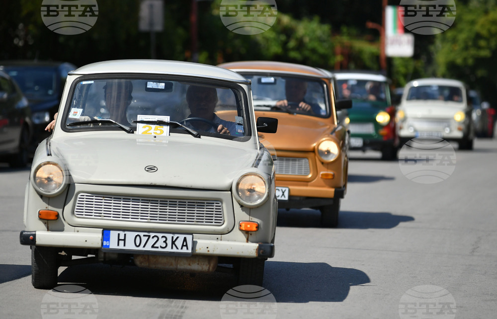 Лозница - дефиле на Трабанти