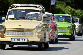 Лозница - дефиле на Трабанти