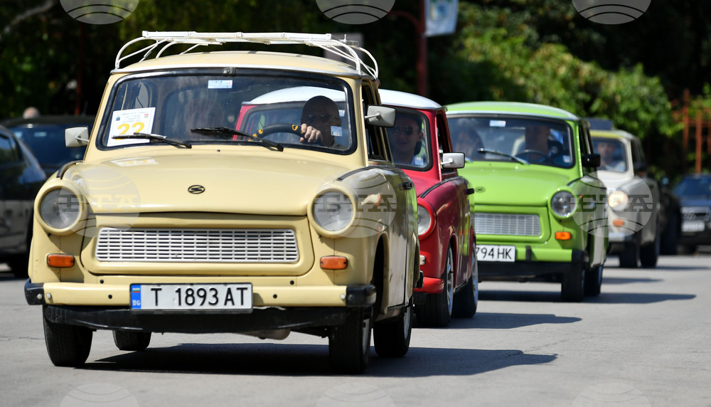 Лозница - дефиле на Трабанти