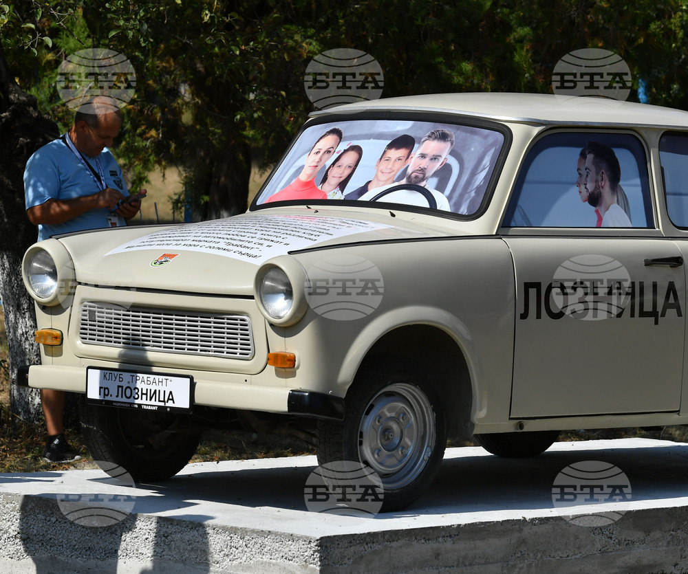 Лозница - дефиле на Трабанти