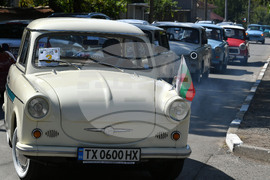 Лозница - дефиле на Трабанти